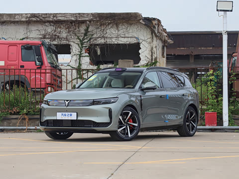 岚图汽车 岚图FREE 2025款 FREE+ 四驱运动定制版