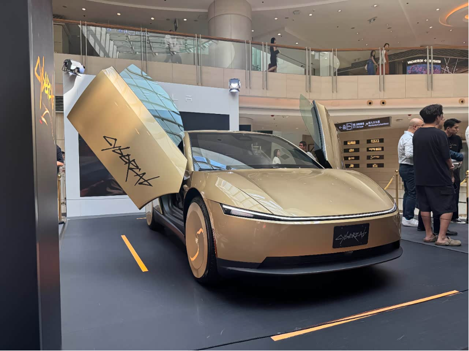 无人出租车 没有方向盘/踏板 特斯拉Cybercab在中国香港亮相